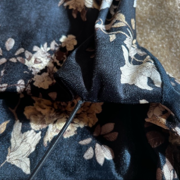 PLT x Kourtney Kardashian Floral Bodycon US2 - Picture 3 of 3